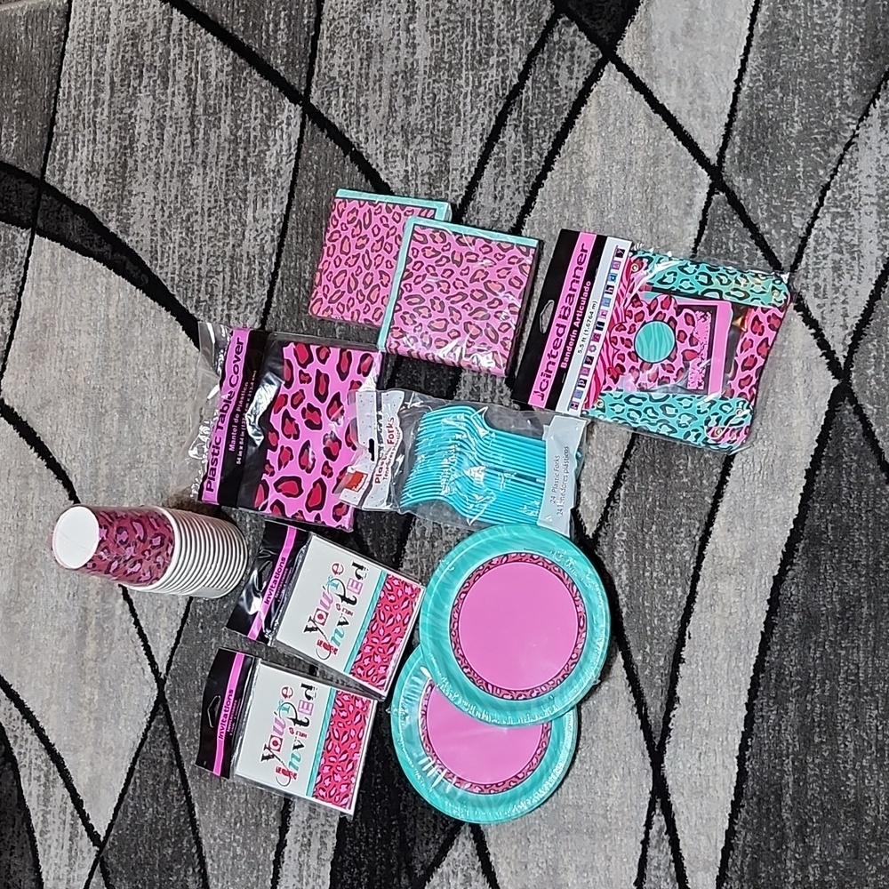 CREATIVE CONVERTING ANIMAL PRINT PARTY SUPPLY BUNDLE